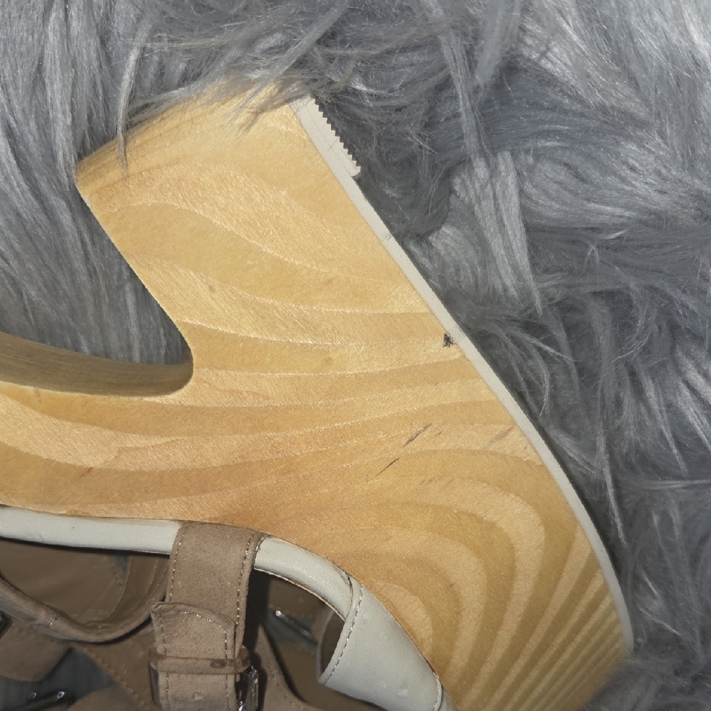 Dolce Vita Beige and Tan Strappy Platform Wedge Sandals - Picture 4 of 6